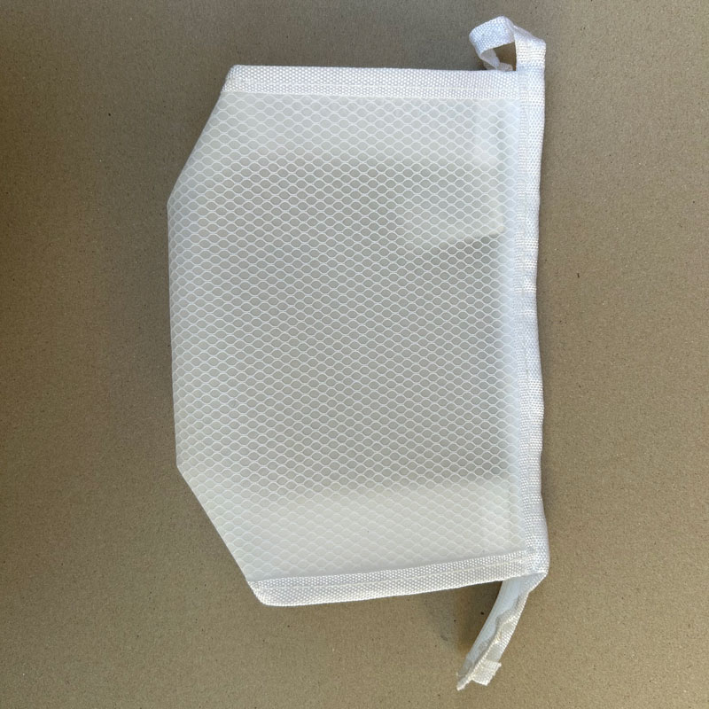 Sådan rengøres en klar kosmetisk taske