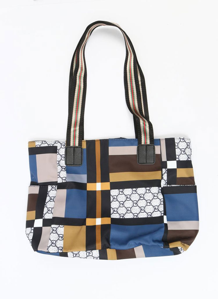 Det praktiske ved store skulderposer under rejsen